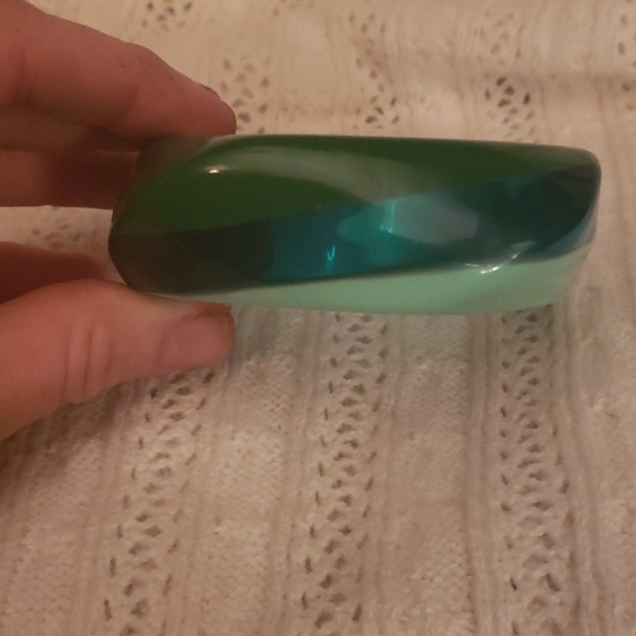 Vintage lime green lucite bracelet - Picture 3 of 4